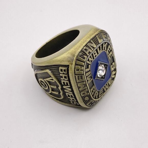 Milwaukee Brewers 1982 World Series Championship Replica Ring Baseball Size 10 - Picture 1 of 9